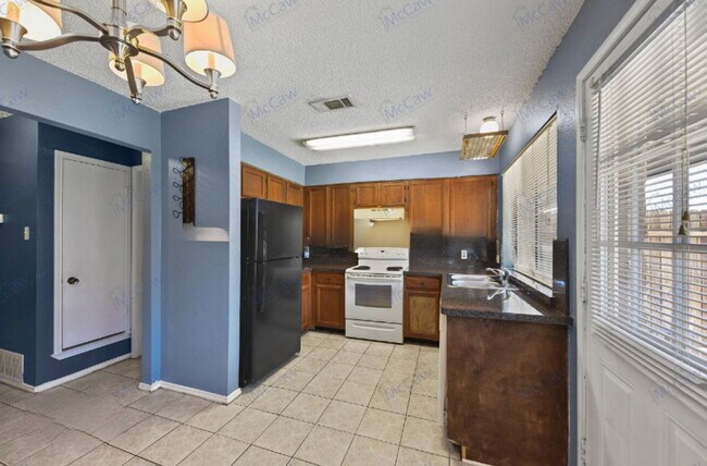 Foto del edificio - 800 Bluebonnet Dr