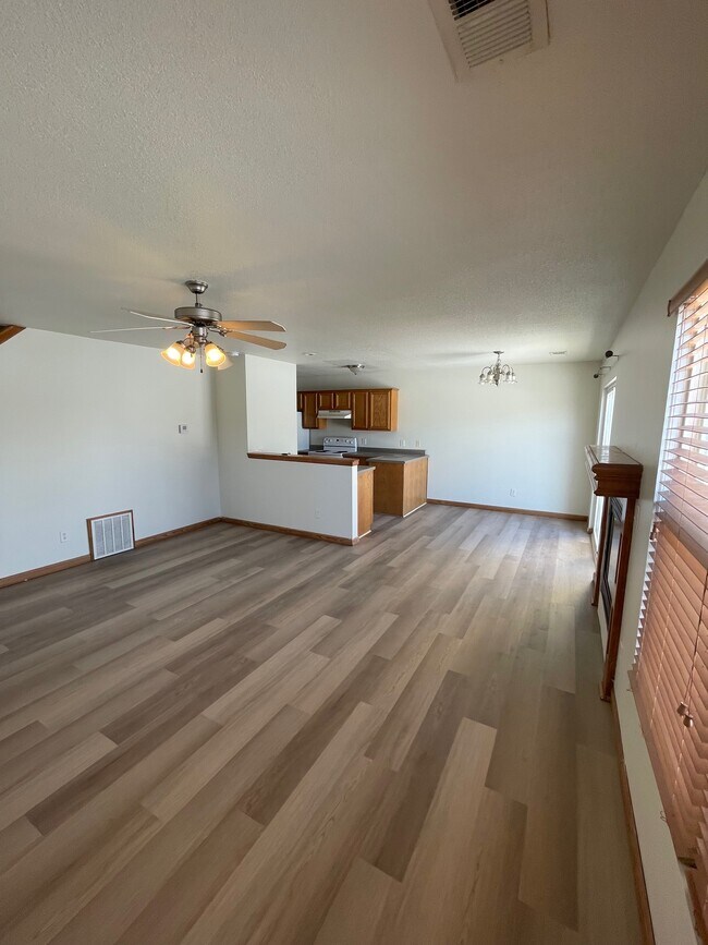Foto del edificio - 917 Whitetail Ct