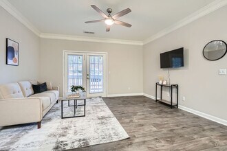 Building Photo - 1800 Lantern Ridge Dr