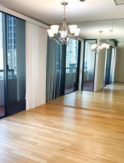 Dining Room - 600 W 9th St