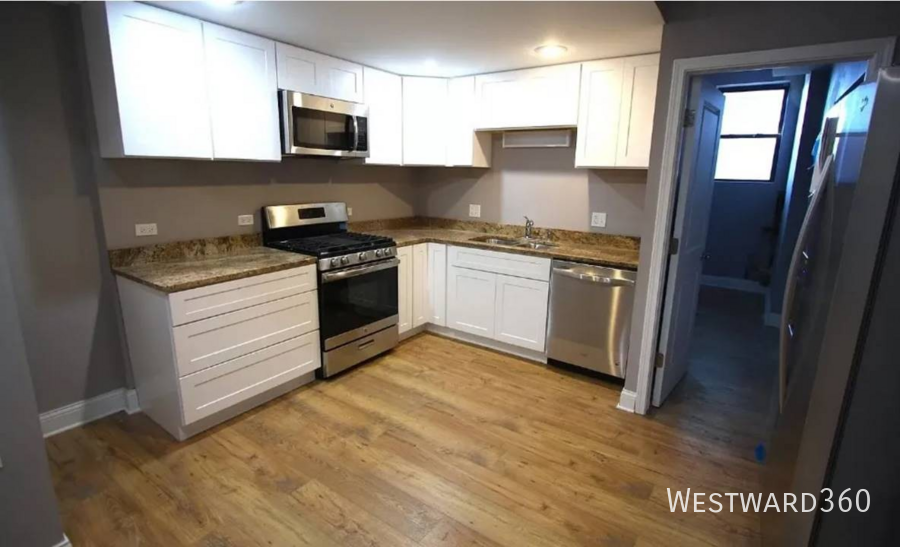 Primary Photo - 1120 W Addison St