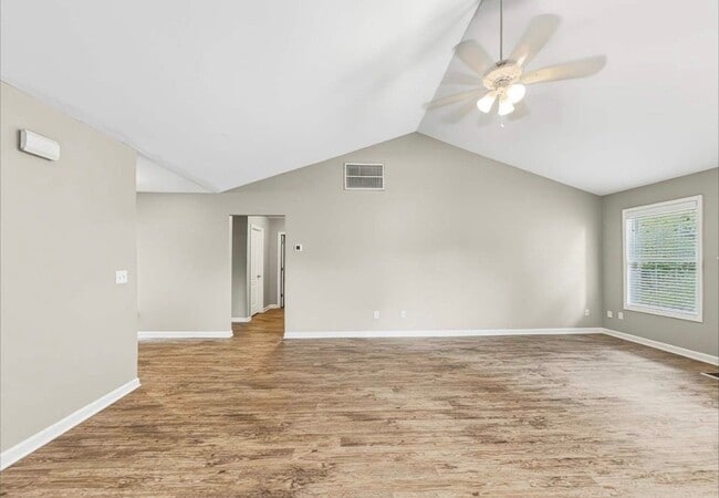 Building Photo - 4730 Camelot Dr