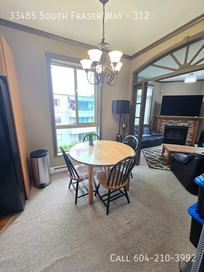 Photo du bâtiment - Spacious Condo in Downtown Abbotsford