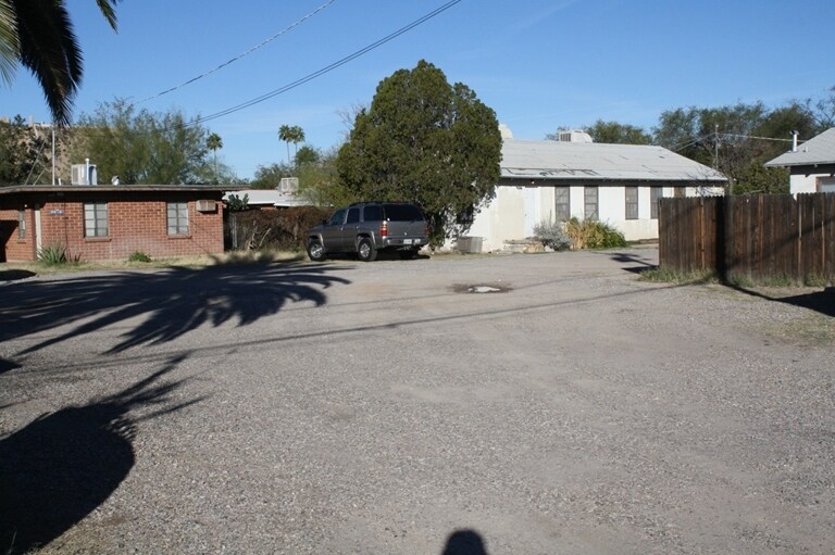 Building Photo - 2475 N Alvernon Way