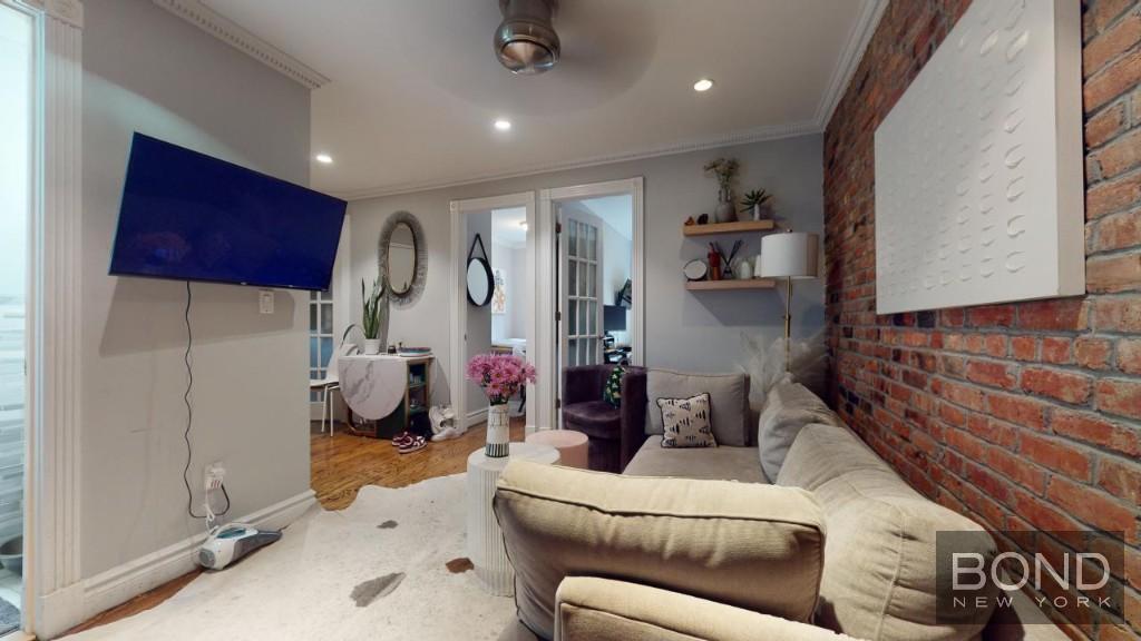 Foto principal - 424 E 9th St