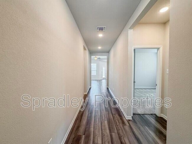 Building Photo - 7429 Gdn Gln Dr