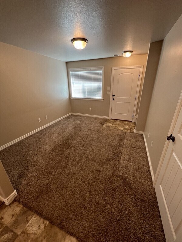 Building Photo - 465 N 2650 W