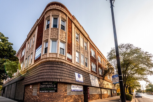 Foto del edificio - 5836 W Madison St