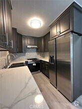 Building Photo - 260 Linda Rosa Ave