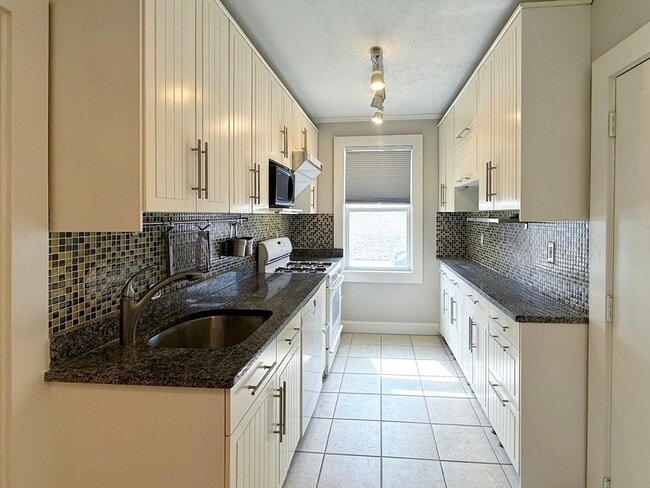 Building Photo - 20-2 Chiswick Rd