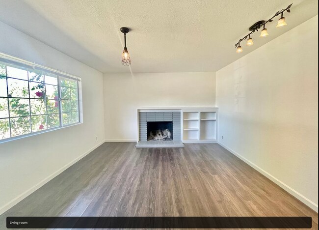 Building Photo - 2791 Kern Ave
