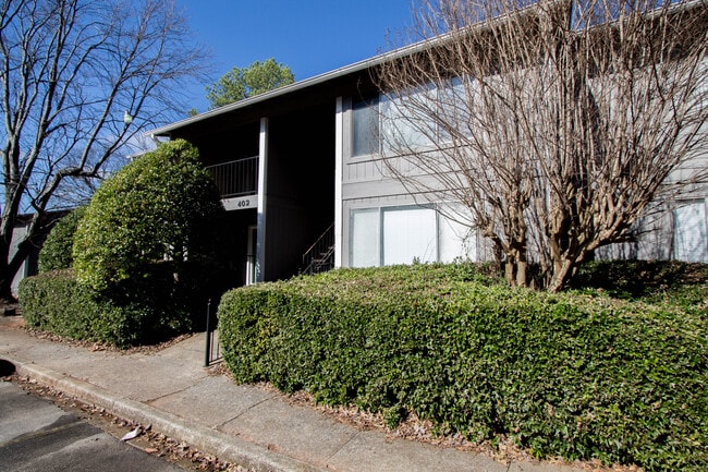 Building Photo - 402 Skyview Dr