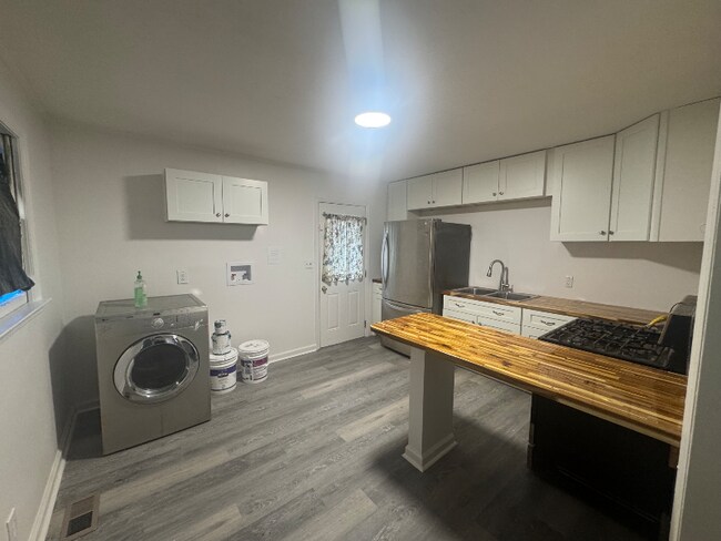 Foto del edificio - 4343 Summerhill Dr