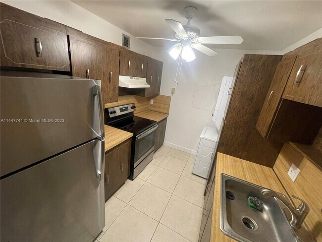 Building Photo - 7995 SW 86th St