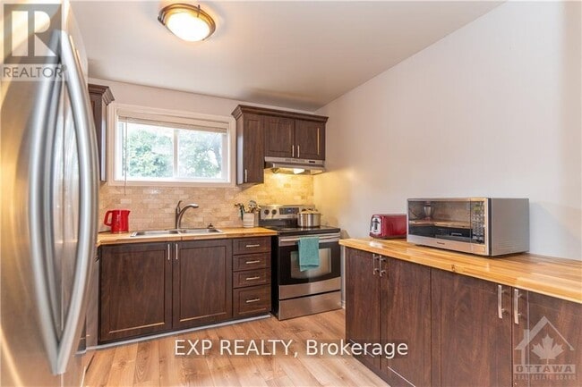 Photo du bâtiment - 43 Exeter Dr