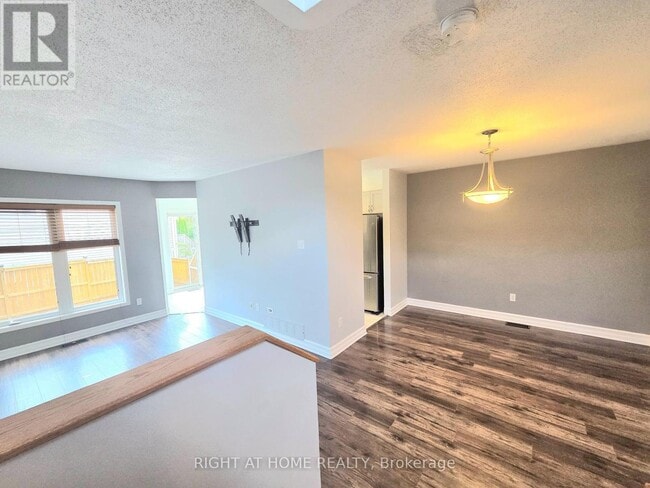 Photo du bâtiment - 232 Meadowbreeze Dr