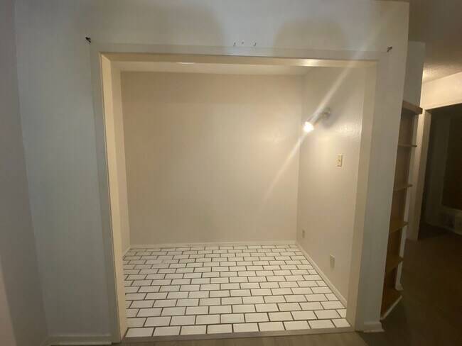 Foto del edificio - 6-month lease! Spacious 2 bedroom 2 bath Townhome near Goodfellow base AVAILABLE NOW!