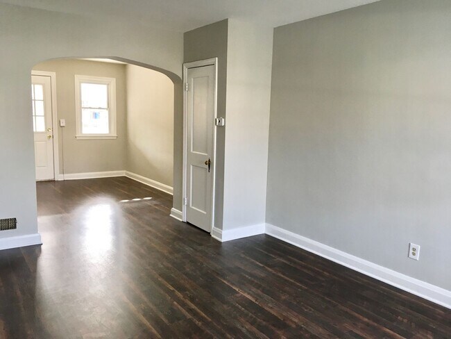 Building Photo - Charming 3 Bedroom/2 Bath Townhome in Balt...