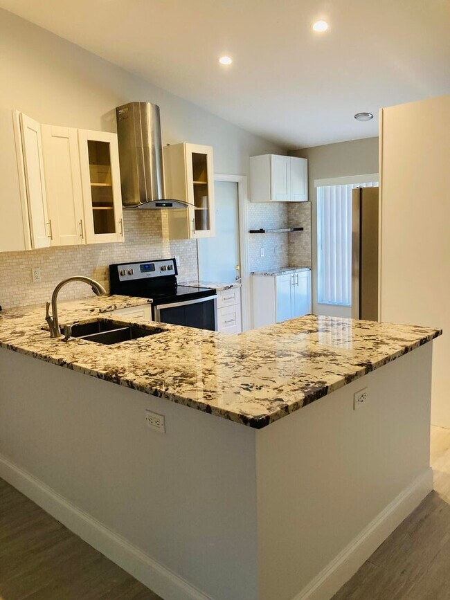Building Photo - 8512 Blue Cypress Dr