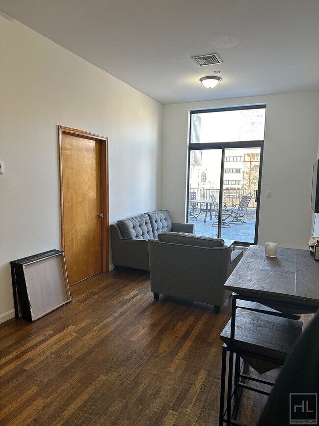 Building Photo - Roommate Wanted! Queen size Room in 2BR wi...