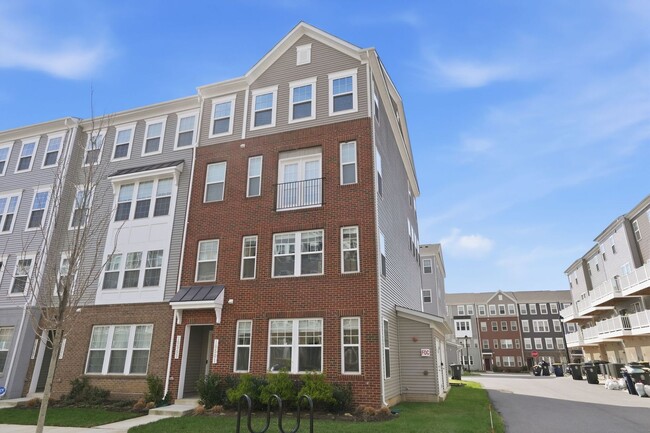 Building Photo - Step into a beautifully designed contemporary residence that exudes style and comfort at every turn.