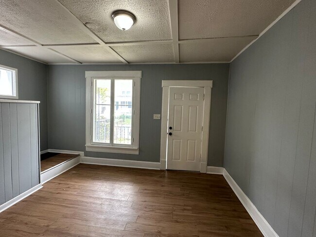 Building Photo - Affordable Comfort: 2-Bedroom and 1 1/2- B...
