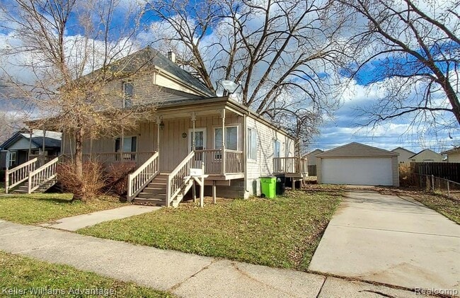 Building Photo - 25390 Pinehurst St