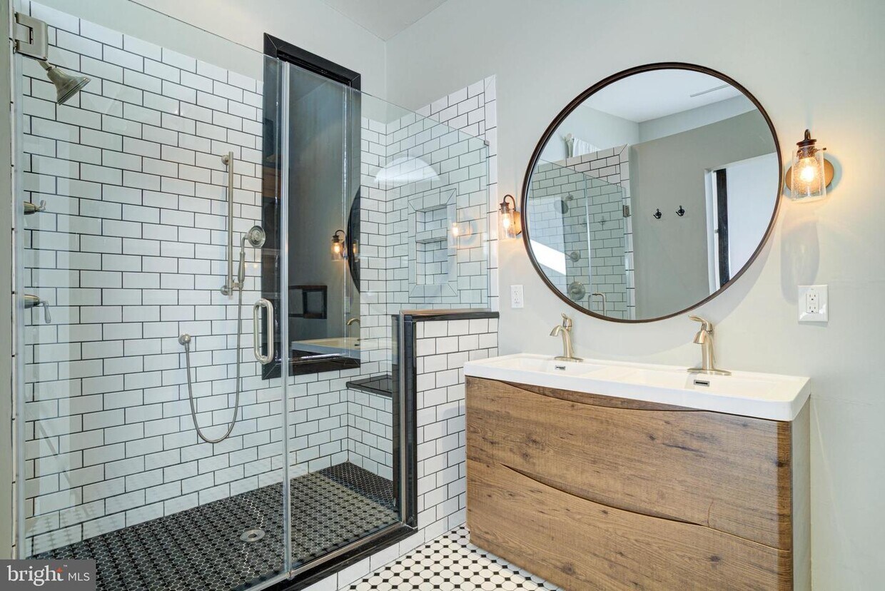 Foto principal - 2145 E Firth St