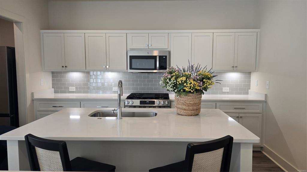 Foto principal - 4517 Broadwick St