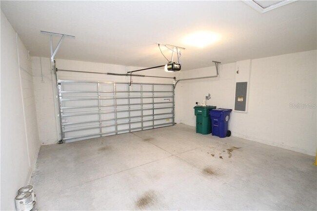 Building Photo - 9727 Pepper Tree Trail
