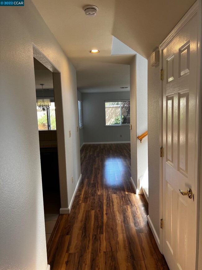 Foto del edificio - 1136 Vista Pointe Cir