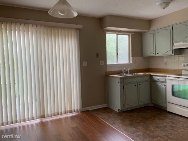Building Photo - 2 br, 1 bath Townhome - 8717 Sycamore Ave