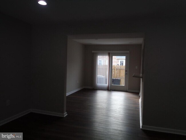 Building Photo - 104 Transverse Ave