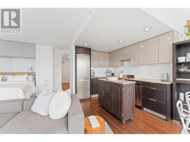 Photo du bâtiment - 445-1445 W 2nd Ave