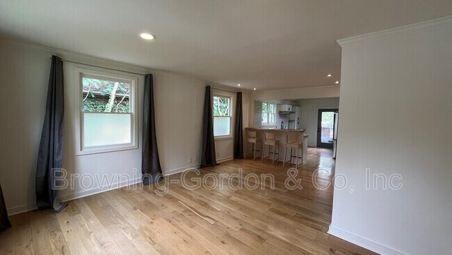 Foto del edificio - 1006 Seymour Ave