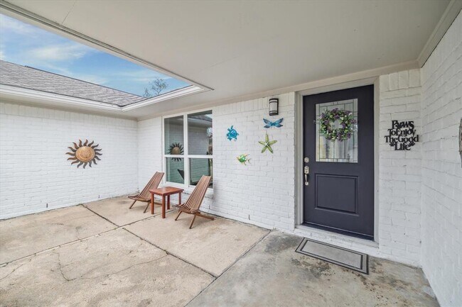 Foto del edificio - 14022 Roundstone Ln