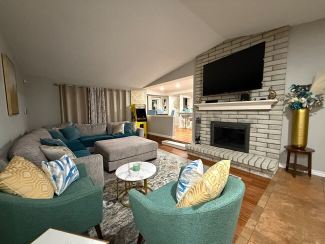 Building Photo - 1709 S Perry Ct