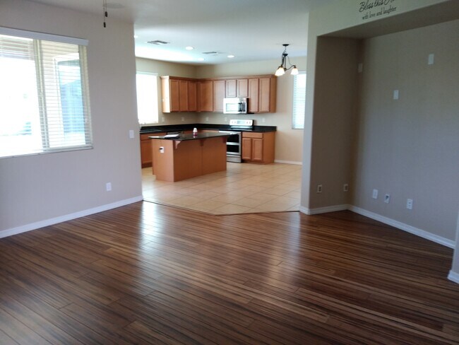 Building Photo - 175 W Leatherwood Ave