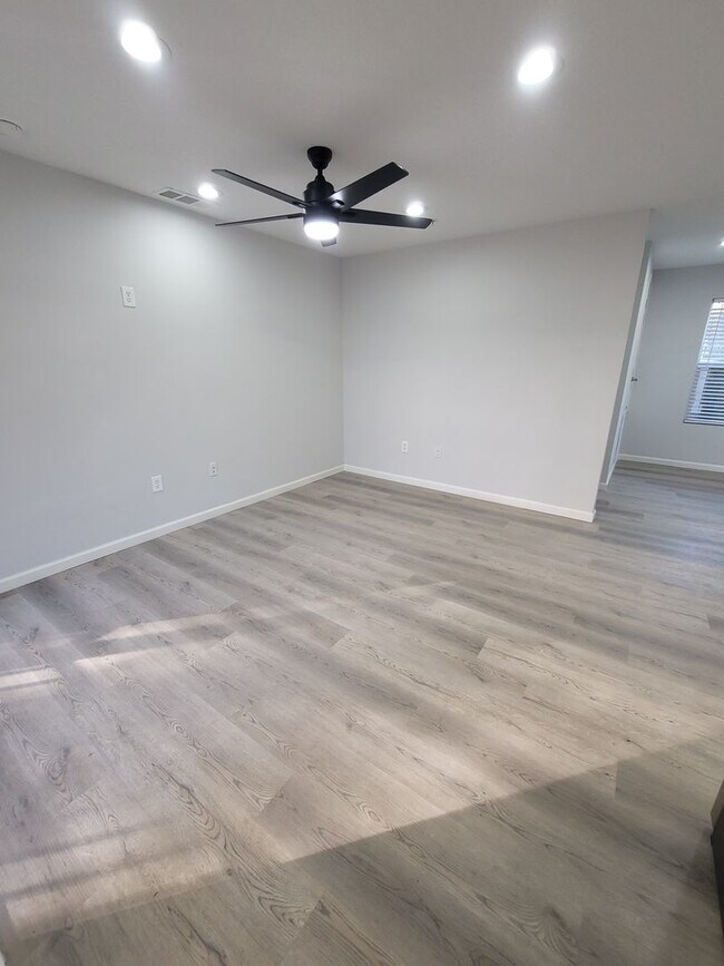 Foto del edificio - 313-315 W Street