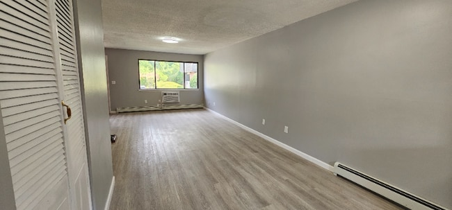 Building Photo - 300 High Path Rd