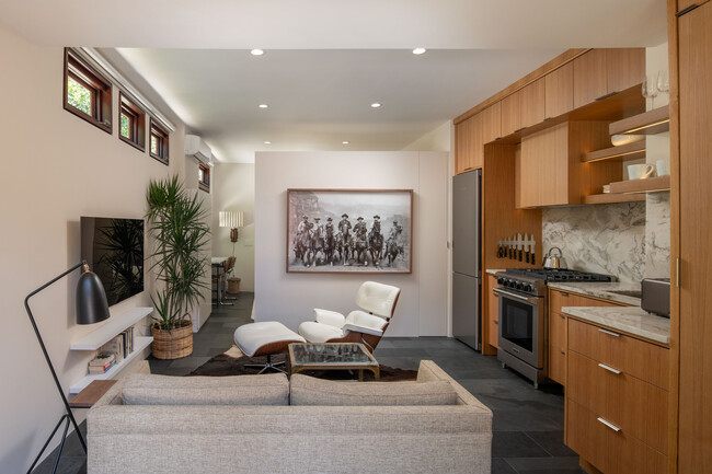 Foto del edificio - 7041 Almaden Ln