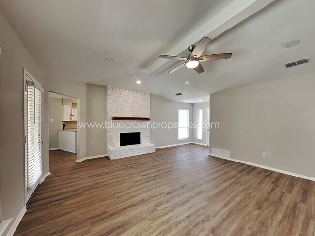 Foto del edificio - 615 Stoneybrook Dr