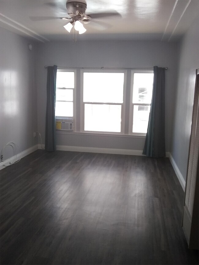 Foto del edificio - 929 S Serrano Ave