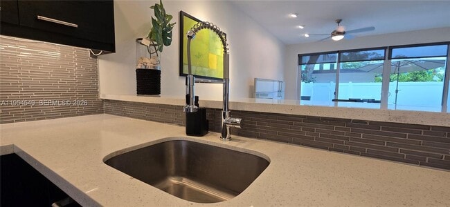 Building Photo - 1000 SE 2nd St