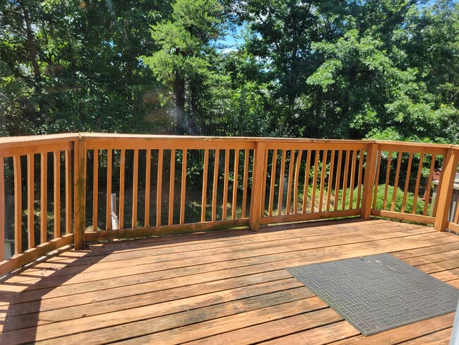 Deck - 6870 Ducketts Ln