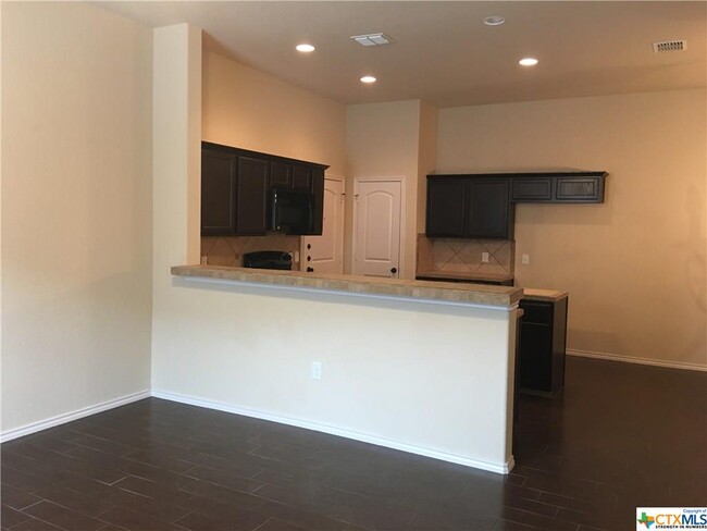 Foto del edificio - 545 Creekside Cir
