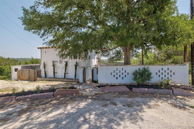 Foto del edificio - 1780 Live Oak Canyon Rd