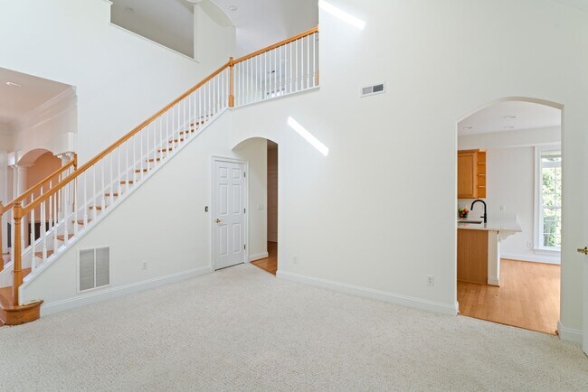 Foto del edificio - 4990 Lake Tree Ln