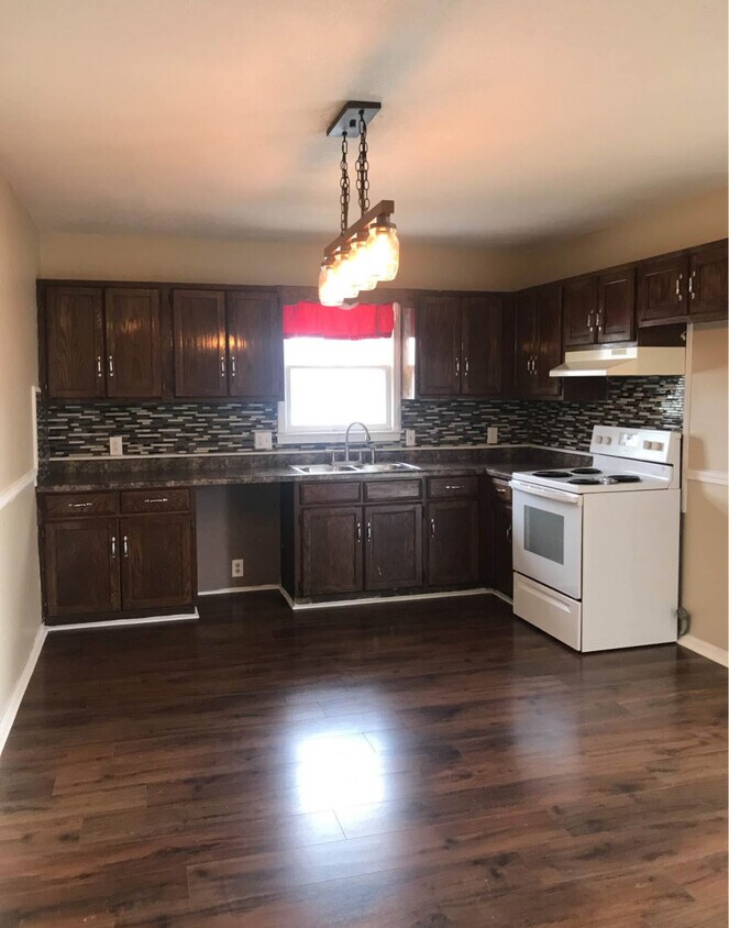Foto principal - 610 W College St