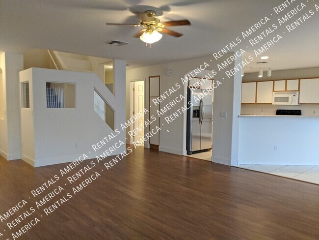 Foto del edificio - 895 E Lakeview Dr